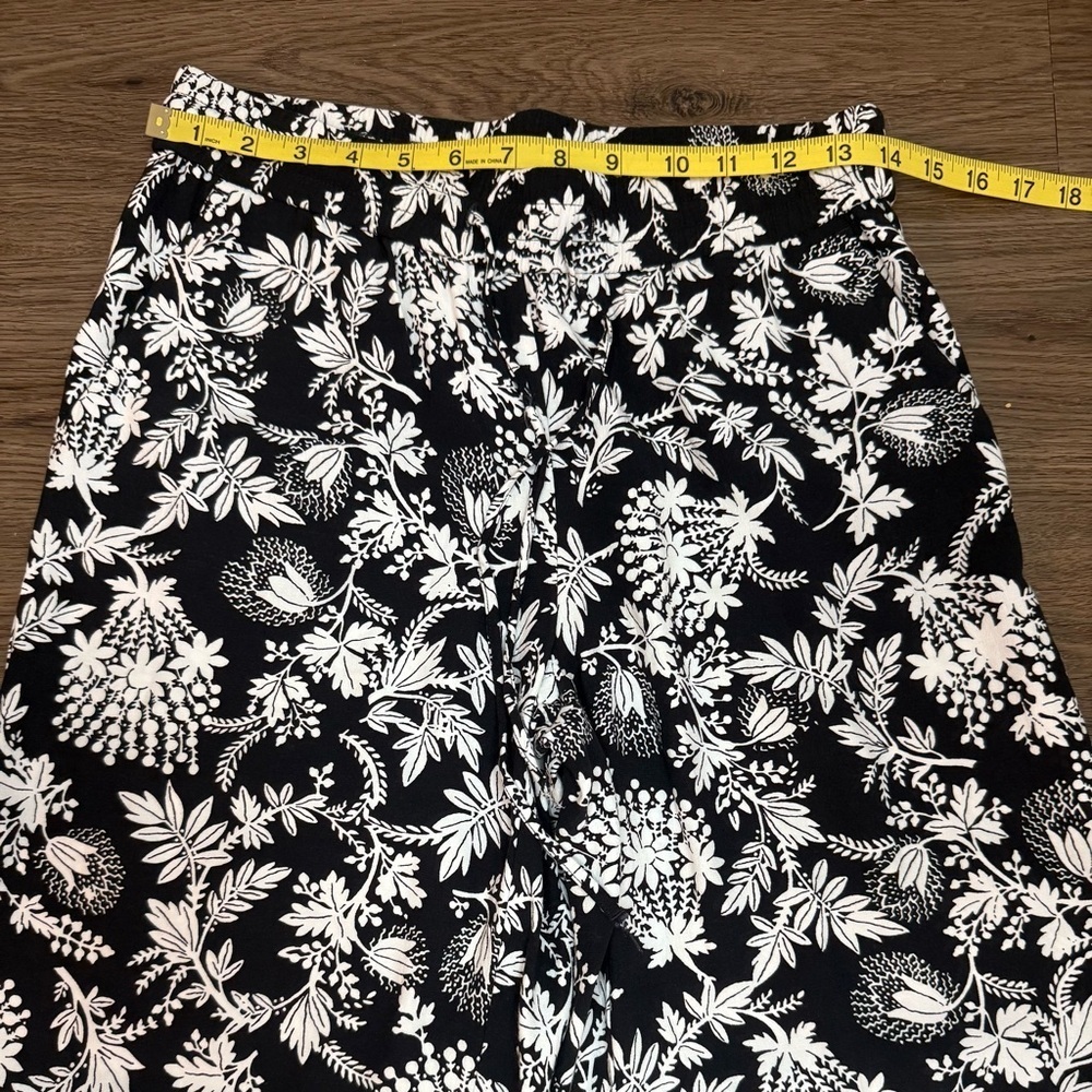LOFT Black & White Floral Wide Leg Pants XS 100% Viscose - Picture 5 of 10